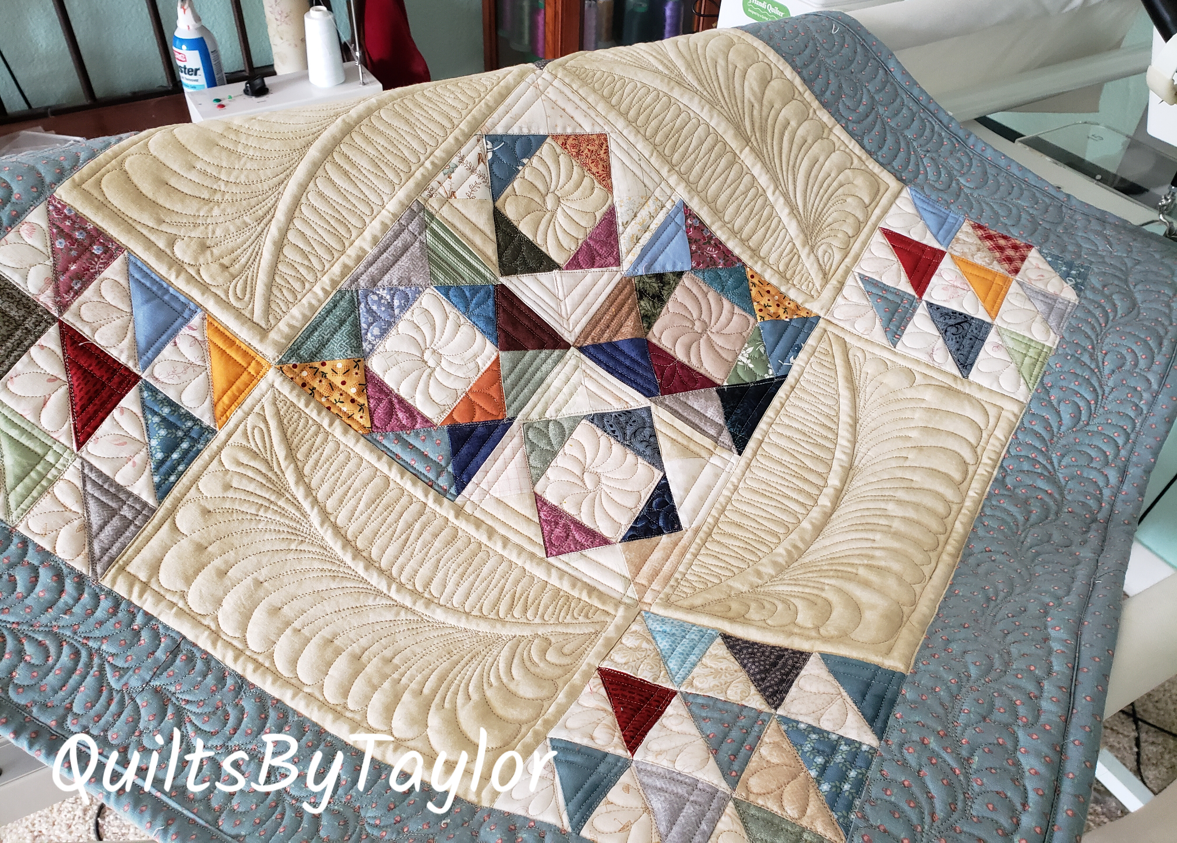 handmade quilts for Sale, quilted home décor, quilted placemats, table toppers, handmade gifts, small quilts, home décor ideas, quilted rug