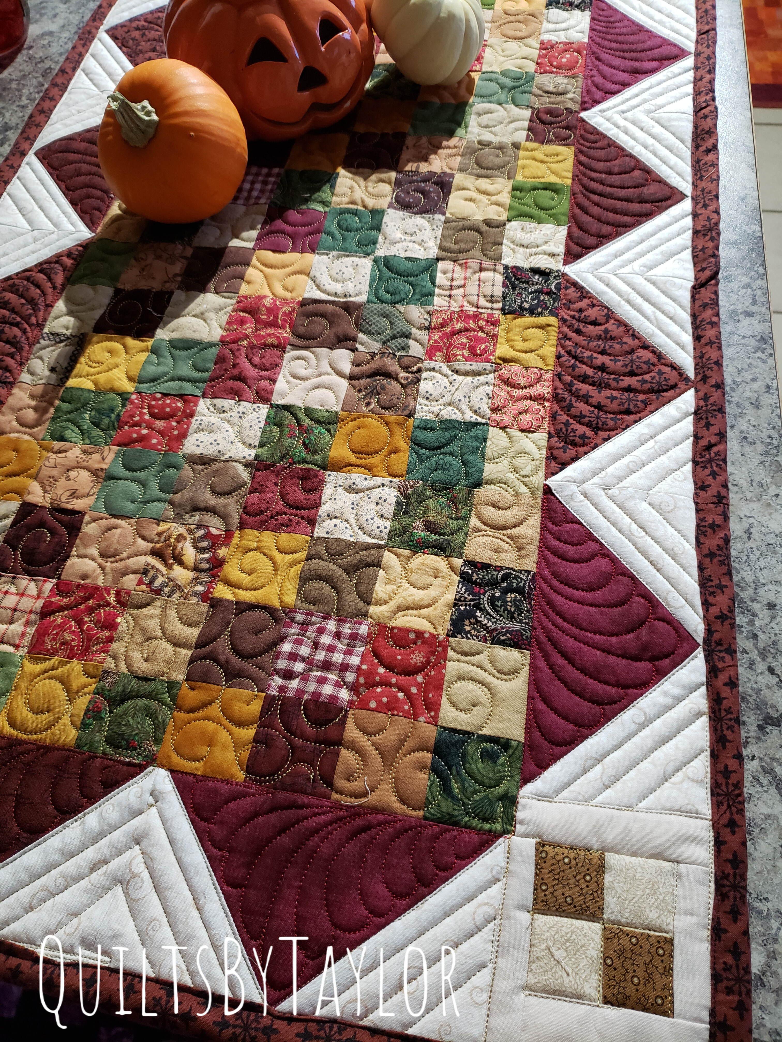 handmade quilted décor • small quilt gift • quilted table rug • handmade table topper • farmhouse home décor • quilted mini décor • handmade gift under 50 • small handmade home accent
