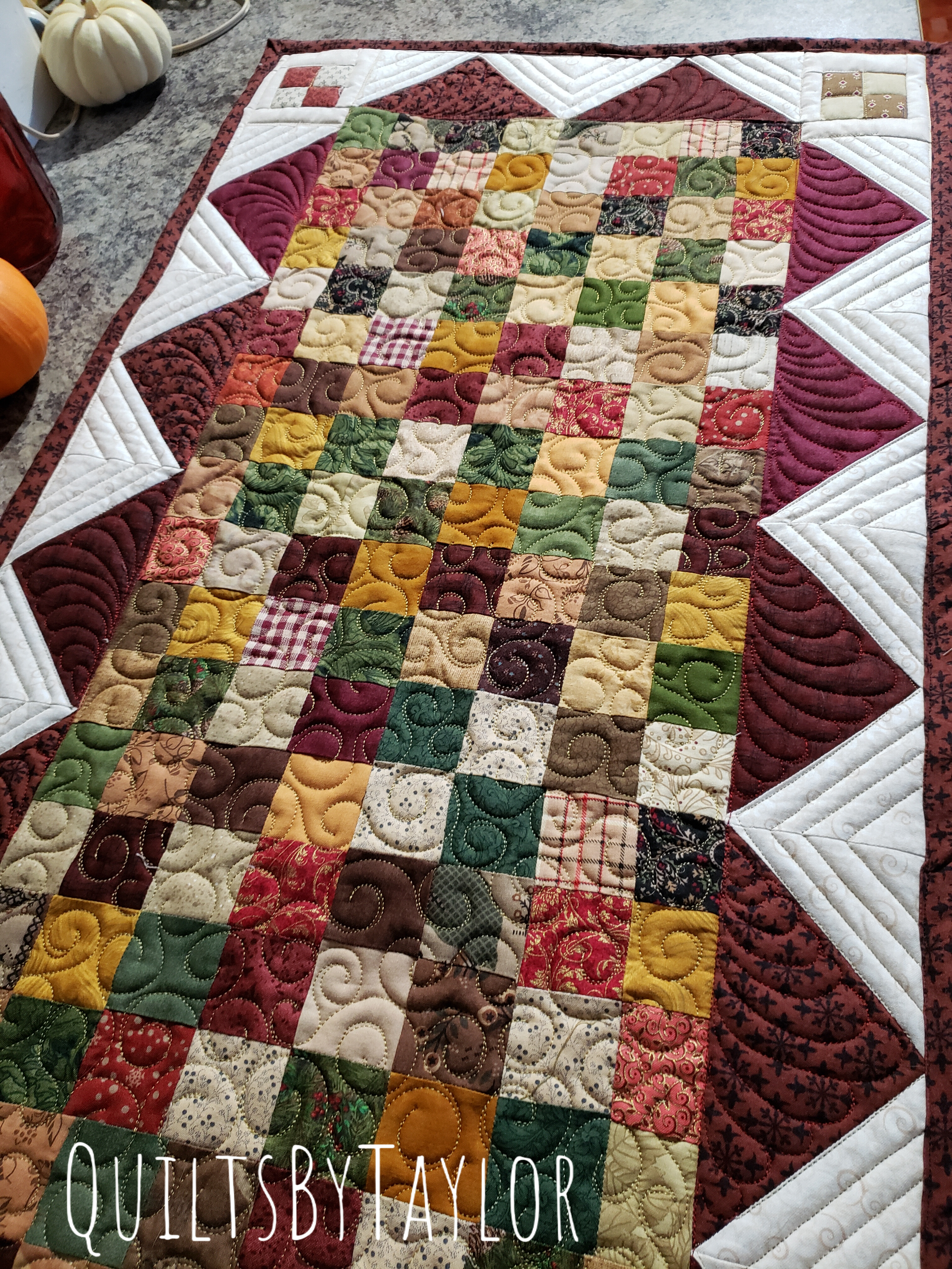 handmade quilted décor • small quilt gift • quilted table rug • handmade table topper • farmhouse home décor • quilted mini décor • handmade gift under 50 • small handmade home accent