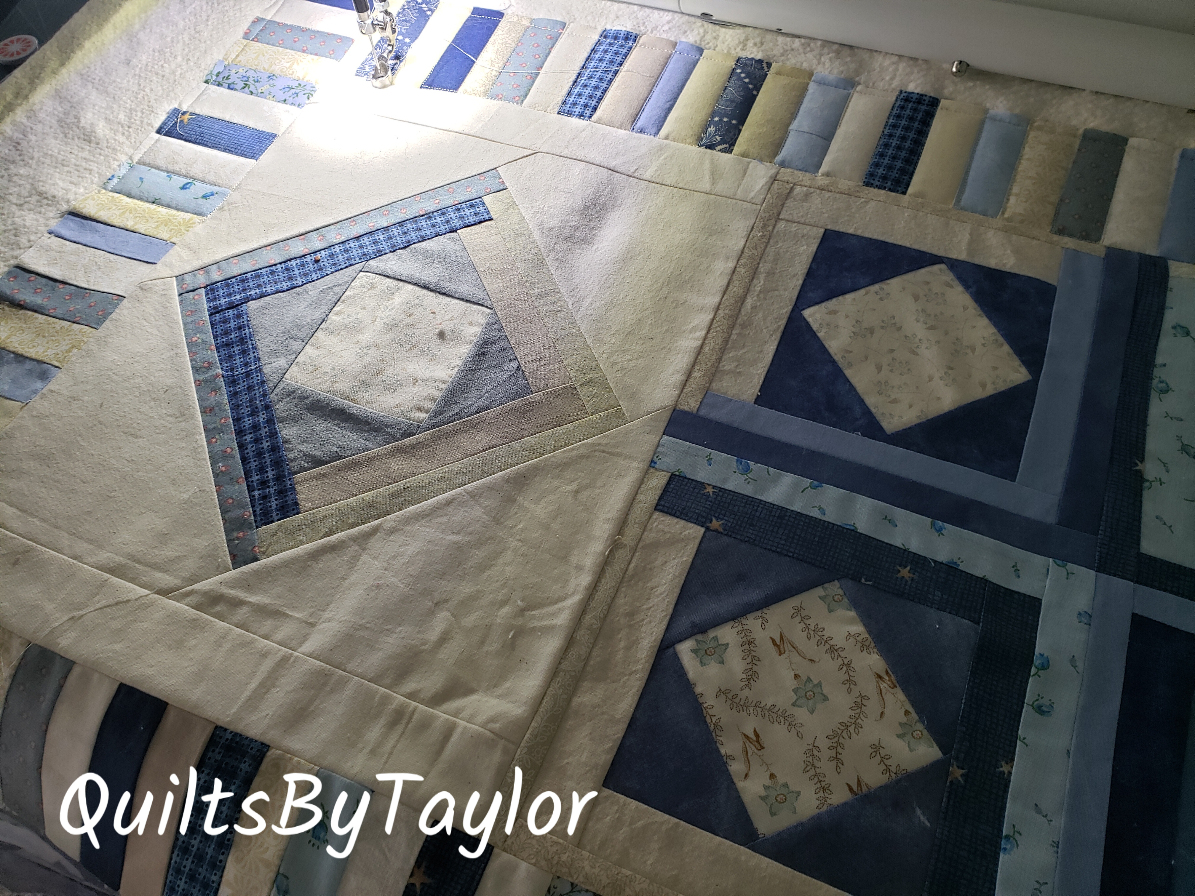 log cabin quilt/ quilt topper/ table decor/ handmade mini quilts